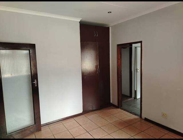 4 BEDROOM FREESTANDING FOR SALE IN BO-DORP